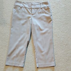Daisy Fuentes Cream Capris